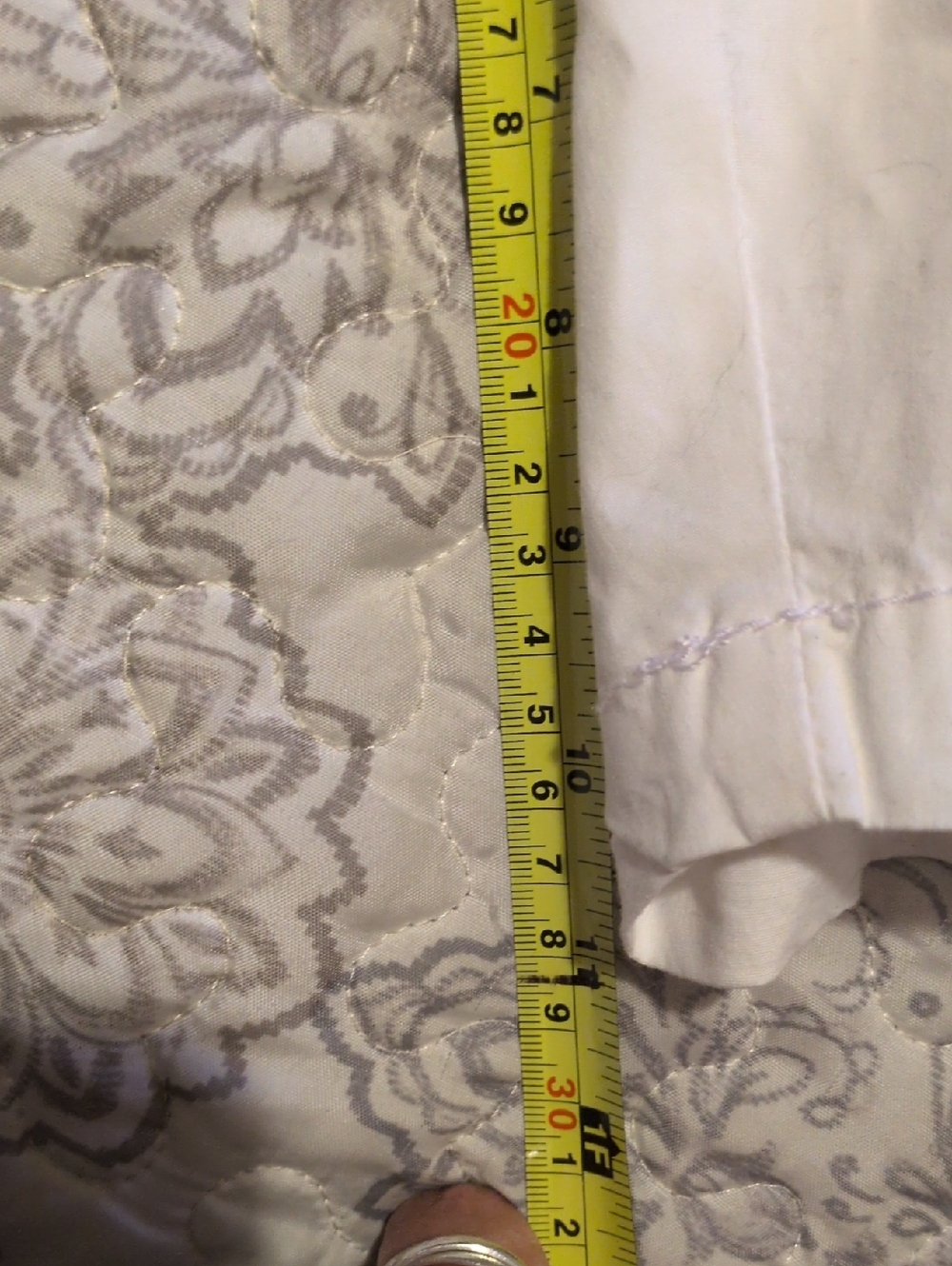 Gloria Vanderbilt White Women's Shorts - Picture 7 of 7